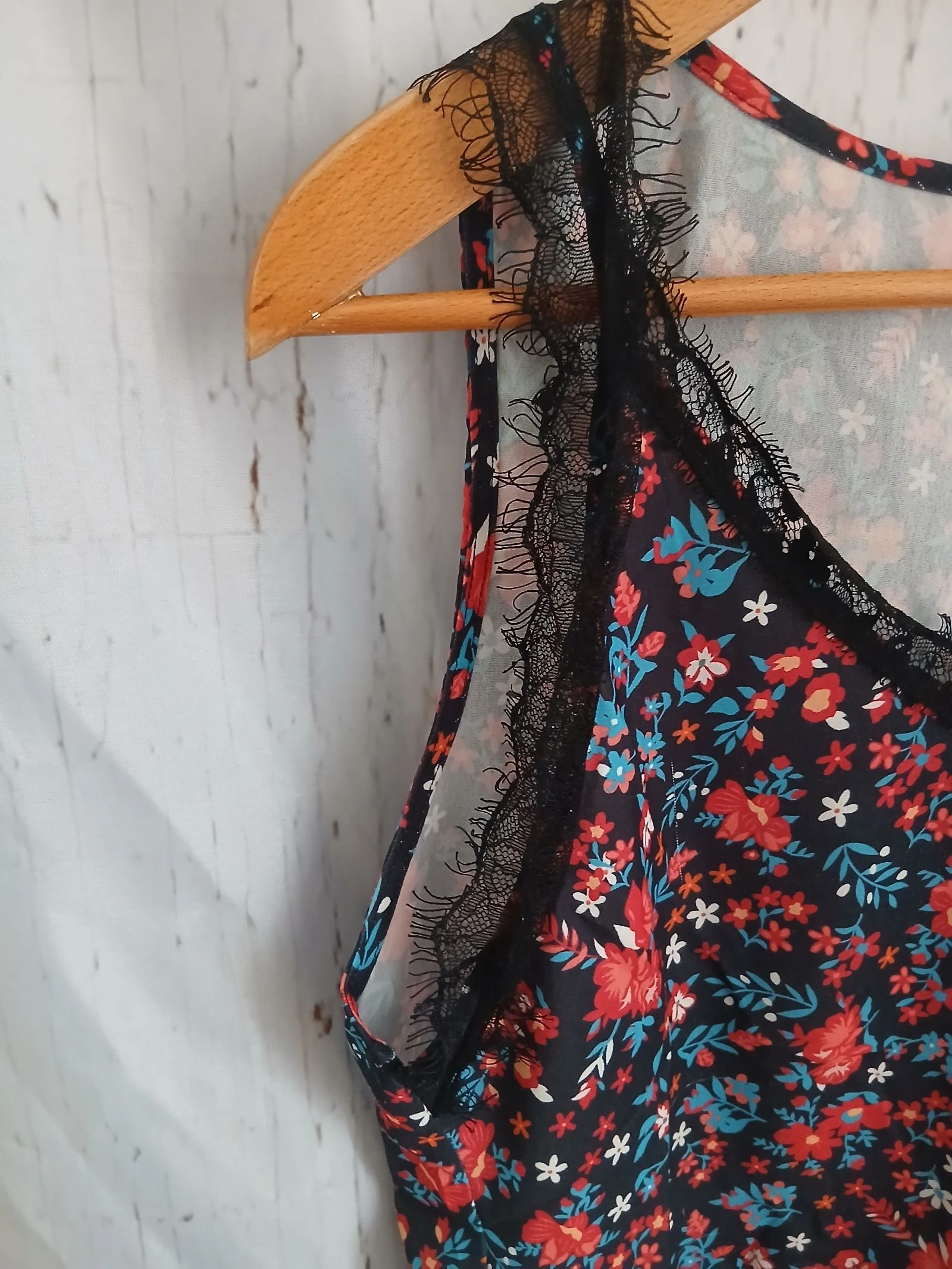 Top fluido con estampado floral estilo bohemio con detalles de encaje – Talla L – photo 4